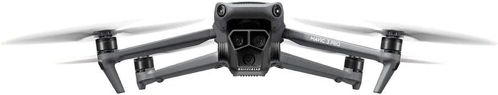 DJI Mavic 3 Pro Fly More Combo con DJI RC (radiocomando con schermo), drone con tripla fotocamera e Hasselblad con CMOS da 4/3 - Scopri l'innovazione di alta qualità - a soli 2482€