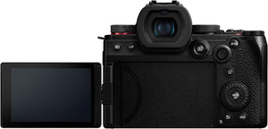 Fotocamera mirrorless Panasonic Lumix G9 II con obiettivo 12-60mm f/2.8-4 con connessione Pixel Accessori avanzati e pacchetto da viaggio | DC-G9M2LK - Scopri l'innovazione di alta qualità - a soli 2515€