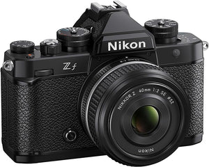 NIKON Zf + Obiettivo NIKKOR Z 40mm f/2 SE - Scopri l'innovazione di alta qualità - a soli 2318€