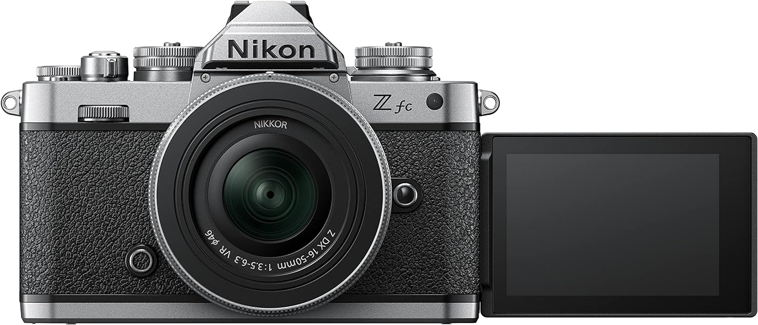 Nikon Z fc KIT Z DX 16-50 mm 1:3.5-6.3 VR Silver Edition (20.9 MP, mirino OLED con 2.36 milioni di pixel, 11 fotogrammi al secondo) - Scopri l'innovazione di alta qualità - a soli 1097€