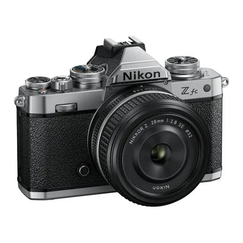 Nikon Z fc Kit con NIKKOR Z 28mm f/2.8 (SE) - Scopri l'innovazione di alta qualità - a soli 1129€