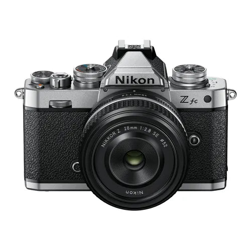 Nikon Z fc Kit con NIKKOR Z 28mm f/2.8 (SE) - Scopri l'innovazione di alta qualità - a soli 1129€