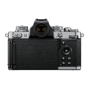 Nikon Z fc Kit con NIKKOR Z 28mm f/2.8 (SE) - Scopri l'innovazione di alta qualità - a soli 1129€