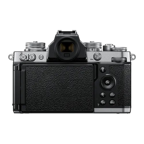 Nikon Z fc Kit con NIKKOR Z 28mm f/2.8 (SE) - Scopri l'innovazione di alta qualità - a soli 1129€