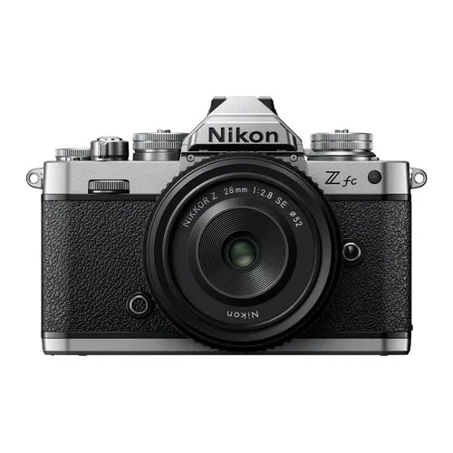Nikon Z fc Kit con NIKKOR Z 28mm f/2.8 (SE) - Scopri l'innovazione di alta qualità - a soli 1129€