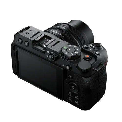 Nikon Z30 Kit con Nikkor Z DX 18-140mm f/3.5-6.3 VR - Scopri l'innovazione di alta qualità - a soli 1159€