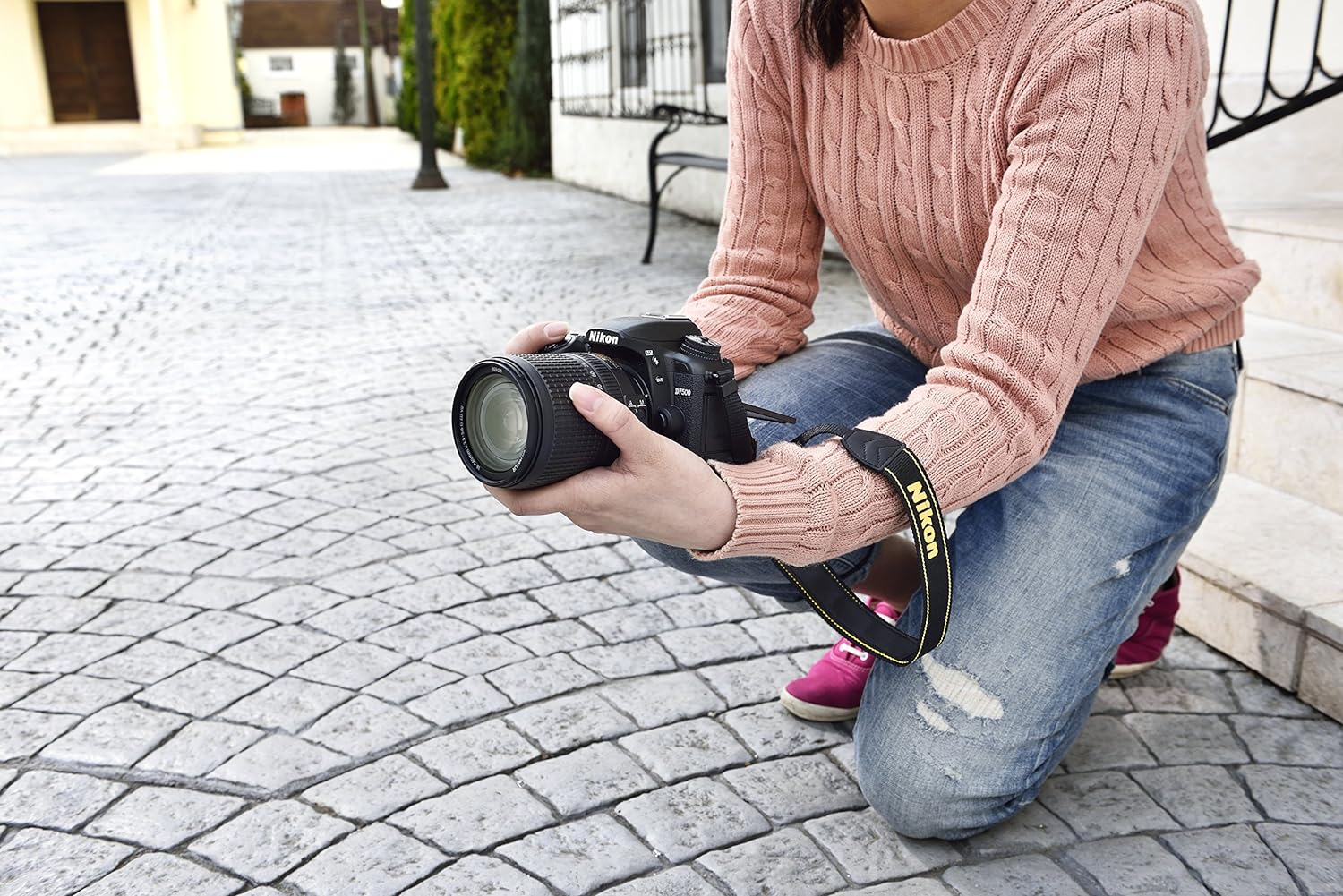 Nikon D7500 Fotocamera Reflex Digitale con Obiettivo AF-S DX NIKKOR 18–140mm f/3.5-5.6G ED VR, 20.9 Megapixel, Nero - Scopri l'innovazione di alta qualità - a soli 1051€